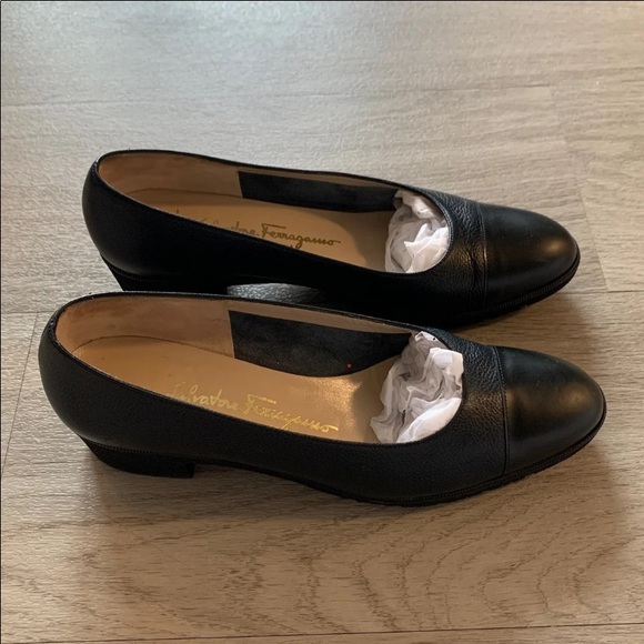 Salvatore Ferragamo boutique shoes - Picture 2 of 3